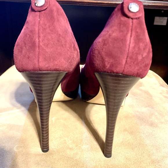 Michael Kors Suede Peep Toe Pumps! - Picture 3 of 7